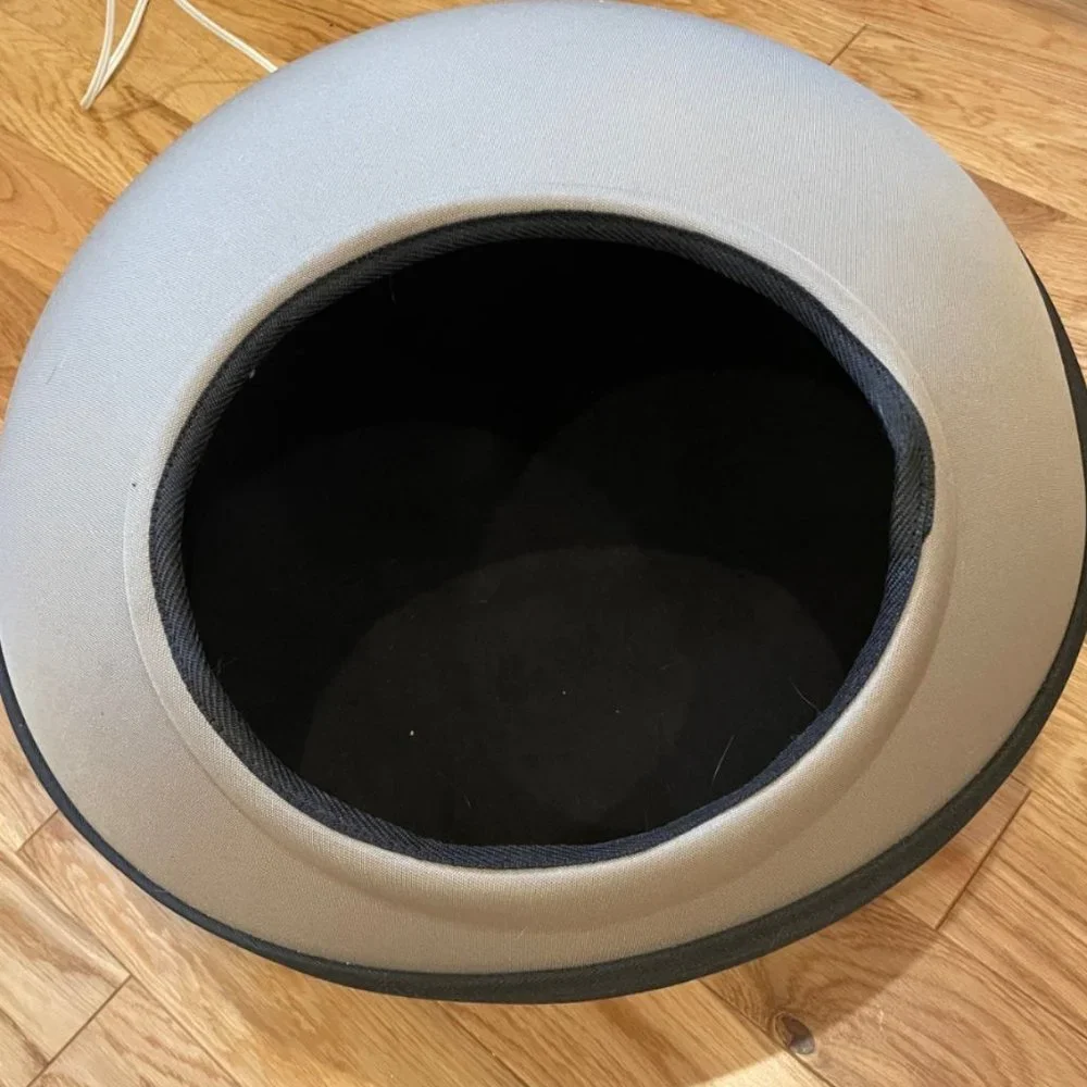 Heated cat bed